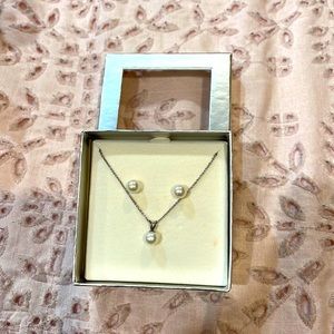 PEARL EARRINGS AND NECKLACE SET